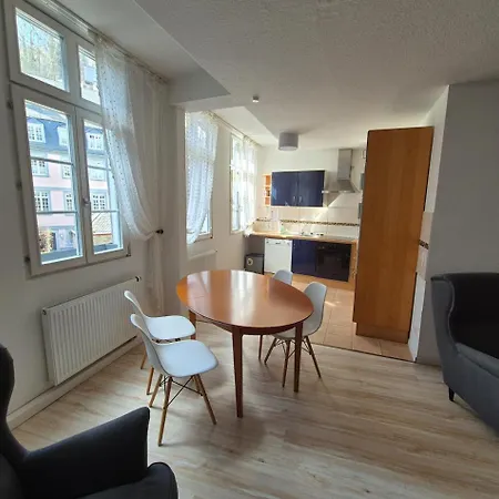 1 Im Ehemaligen Geschenkehaus Apartman